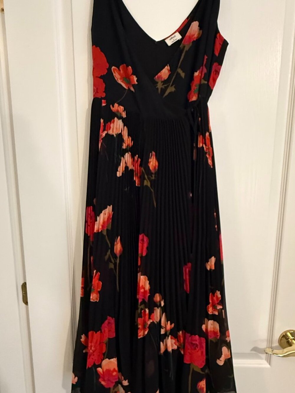 ✨ Wilfred "Beaune" Floral Wrap Midi Dress – Size Small